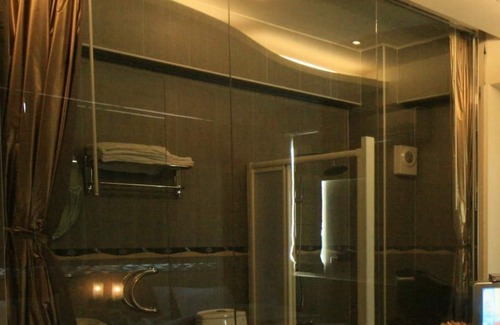 Yuchi Hotel | Ri Yue Hu Pan Hotel
