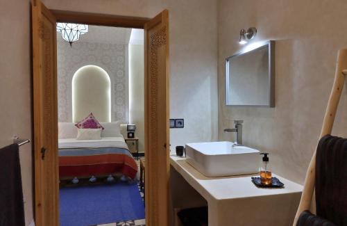 Kbour Chou House | Riad Banatti