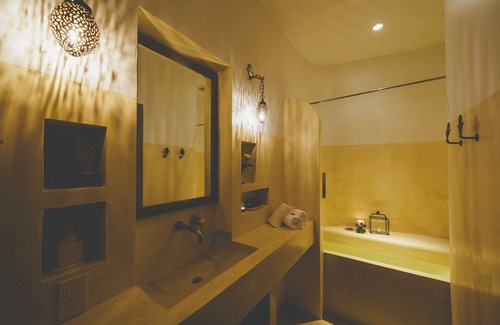 Chinen-son Hotel | Riad Lamp