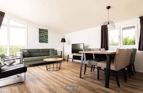 Cromvoirt Ski Chalet | ✓ Rialto MAX at Résidence de Leuvert ✓ Holiday home for 6 persons ✓ Located near Den Bosch (Noord-Brabant) ✓ Near De IJzeren Man ✓ Book directly through the park