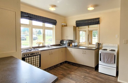 Quailburn House | Ribbonwood Quarters, Omarama. Farm Acccommodation.