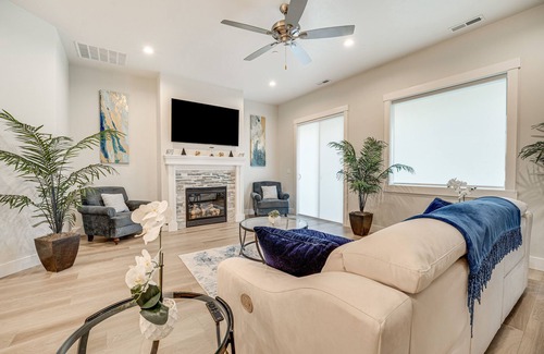 Tri-Cities House | Richland Home w/ Hot Tub: Wineries, Hikes & More!