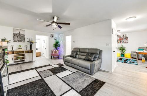 East Highland Park House | Richmond Home with Deck 1 Mi to Richmond Raceway!