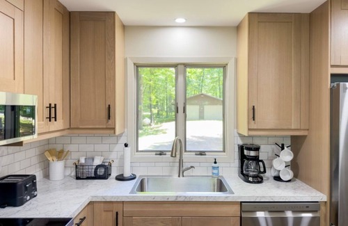 Iron River Cabin | Rider’s Getaway Direct Trail Access +Lakeside Stay