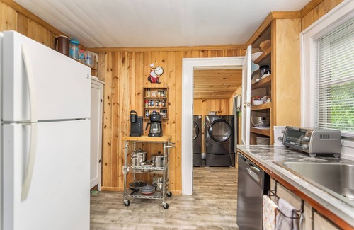 Suches Cabin | Rider’s Retreat in Suches, Pit Stop near Woody gap, fire pit, Views,Dog Friendly