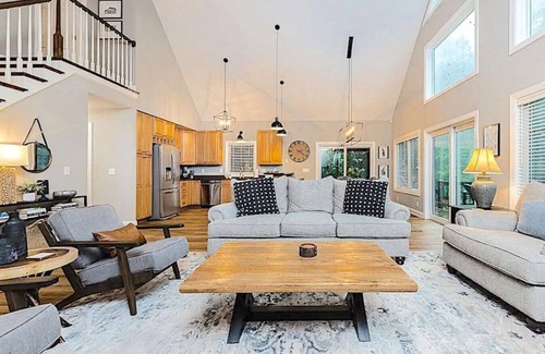 Roseland House | Ridge Retreat @ Wintergreen!