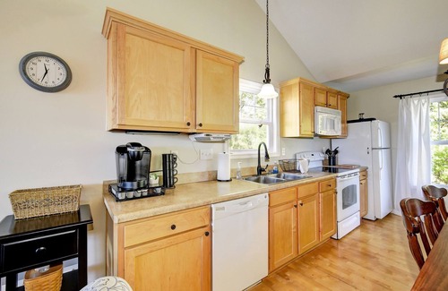 Taylorsville House | Ridge Retreat 42 Sleeps 8 + Crib. NEW HOT TUB