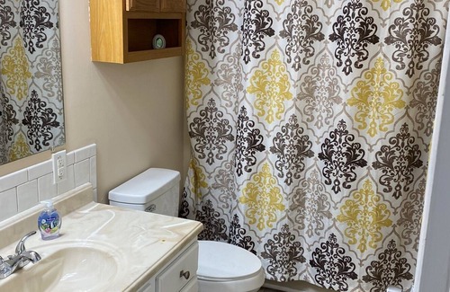 Kingsport House | Ridgefields Townhome #1 - 5mins from Downtown & Golf Course