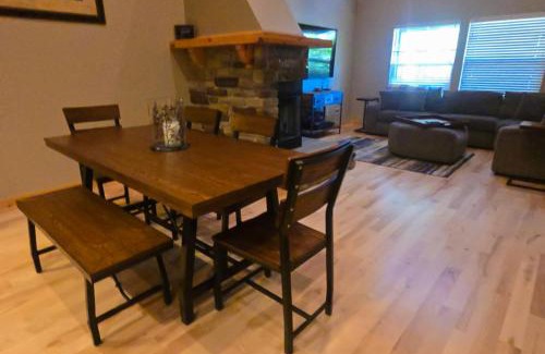 Ronald Apartment | Ridgeview Retreat