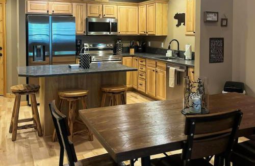 Ronald Apartment | Ridgeview Retreat
