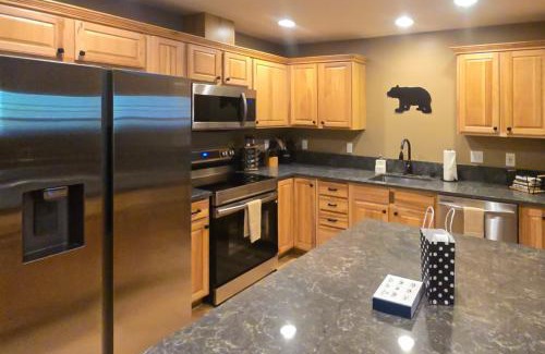 Ronald Apartment | Ridgeview Retreat