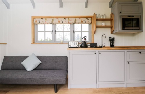 Uffington Cottage | RIDGEWAY, pet friendly, with open fire in Uffington