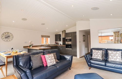 Troutbeck Bridge Cottage | RIDGWAY LODGE, pet friendly, with hot tub in Windermere
