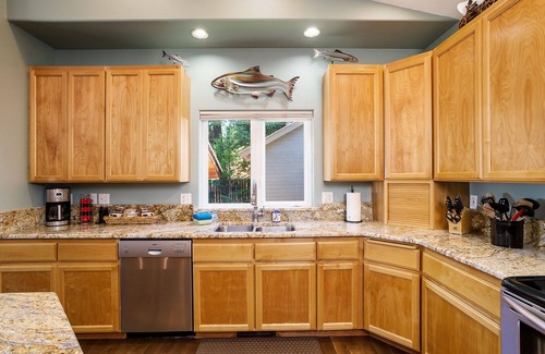 Ardenvoir House | Riffle River Lodge-River, WI-FI, Dogs, Game Room