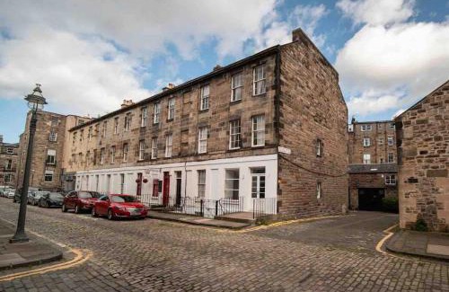 West End Apartment | RÌGH Properties - Luxury West End Artisan Apartment