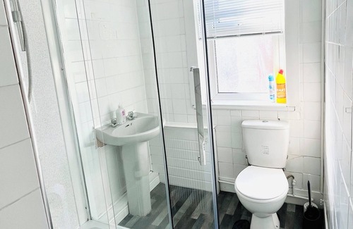 Southsea Apartment | Right in the heart of Portsmouth, less than 10 minutes walk from the beach!