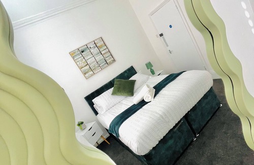 Southsea Apartment | Right in the heart of Portsmouth, less than 10 minutes walk from the beach!