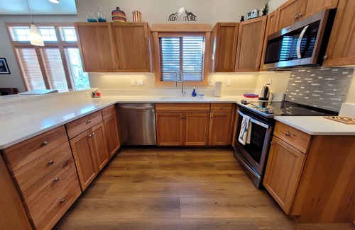 Winthrop House | Right next to Ski trail! Adventure Lodge-Walk to Downtown Winthrop&Ice Rink!