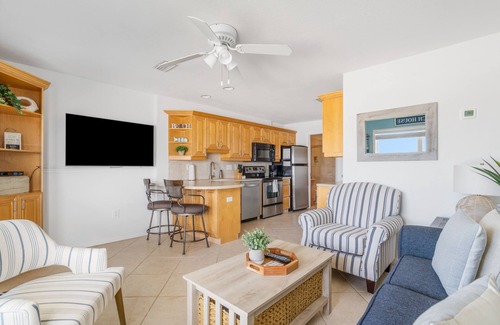 Bradenton Beach Condo | Right on the beach ★ Relax and Enjoy ♥ Sunsets!