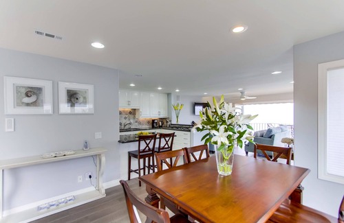 Central Mission Beach Condo | Right On The Beach! Exquisitely Remodeled 3BR/3BA . Perfect For Families.