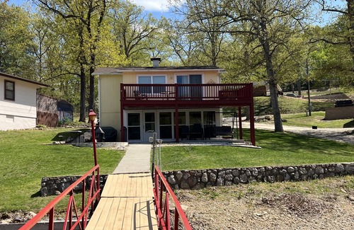 Gravois Mills House | Right on the Water w/Own Dock, Pet Friendly Flat Lot, Wheel Chair accessible!