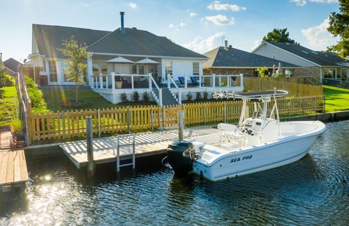 Slidell House | Right Outside of New Orleans - Amazing Family-Friendly 4BR Waterfront Home