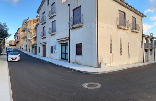 Iglesias Historic Centre Apartment | Rilassati nella Nostra Suite Dalia: Un Ambiente Familiare Vicino al Centro