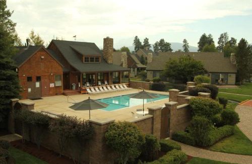 Sisters Apartment | Riley`s Mountain View