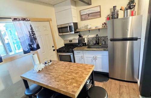 Big Bear City Cabin | Rileys Short drive to the Village and Lake attractions