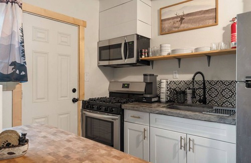 Big Bear City Cabin | Rileys Short drive to the Village and Lake attractions