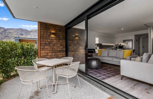 Arthur's Point Apartment | Rima Apartment at the base of Coronet Peak