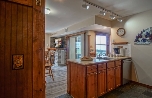 Snowshoe Condo | Rimfire 303: 1 Br. Sleeps 4 Walking Distance to skiing, shops