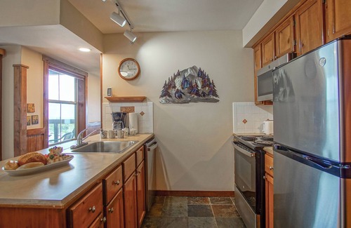 Snowshoe Condo | Rimfire 303: 1 Br. Sleeps 4 Walking Distance to skiing, shops