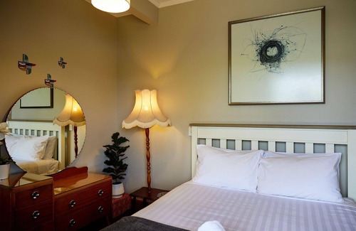 Kaikoura House | Rimu Cottage - Small, Historic Charm