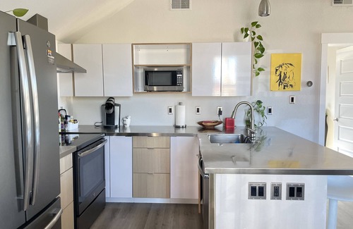 Curtis Park Apartment | RiNo Does it Better - Modern Apartment - Sleeps 4, Free Parking