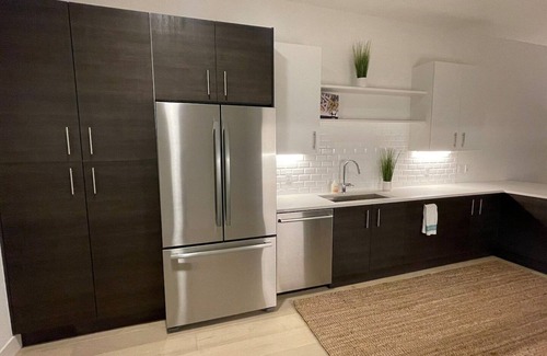 River North Art District Apartment | RINO Luxury Apt walk 2 Stadium, shops, restaurants