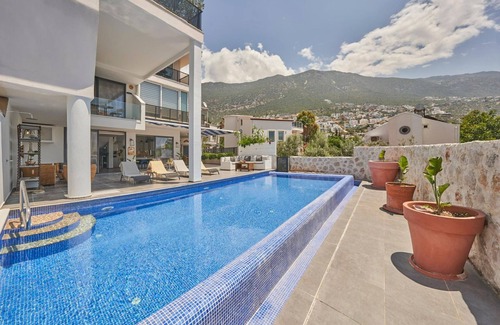 Kalkan Villa | Rio Villa: Charming Retreat in Kalkan Centre