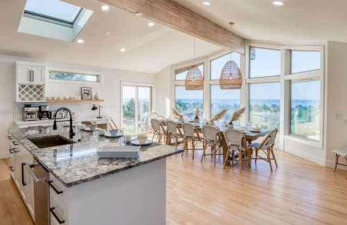Kiwanda Shores House | Rip Tide Beach House! Single-Level Haystack Rock Views, Chic Kitchen, King Suite