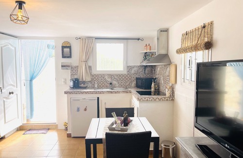 Vinuela Apartment | Risa, pool, jacuzzi & private terrace