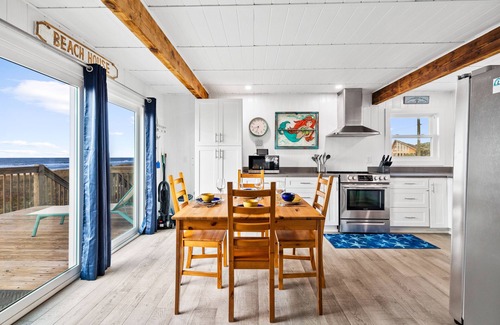 East End House | Rise N Shine: 2 BR Cozy Cottage on Gulf Beaches- Sleeps 7, Pet Friendly!