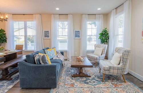 Issue House | Rise ‘n Shine Colonial Beach Getaway!