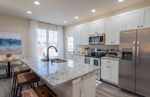 Issue House | Rise N' Shine ~ Enjoy Potomac River Views & Quick Walk to the Beach!