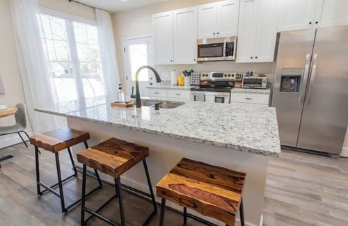 Issue House | Rise N' Shine ~ Enjoy Potomac River Views & Quick Walk to the Beach!