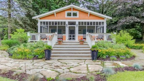 Saugatuck House | Rise n Shine