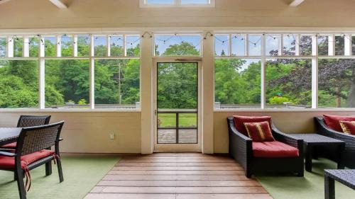 Saugatuck House | Rise n Shine