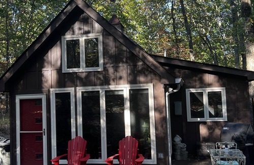 Trenton House | Rising Fawn Barn Guesthouse in the Woods on Lookout Mountain GA.