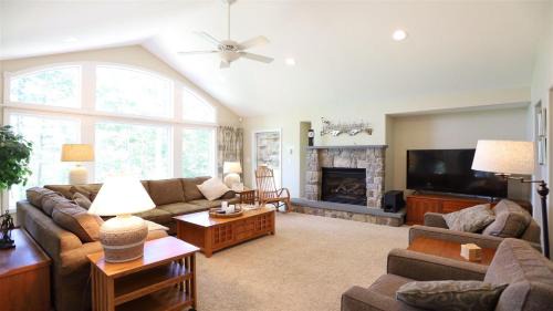 Campton House | Rising Ridge 28, O