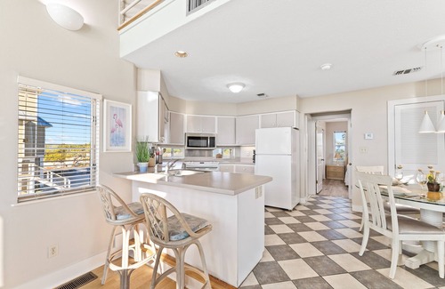 East End House | Rising Sun: Cozy 2 BR Beachfront Home on East End- Sleeps 8, Pet Friendly!