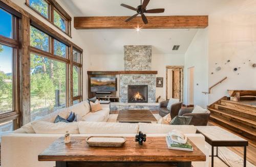 Ponderosa Palisades House | Rising Sun Retreat at Schaffer's Mill by Tahoe Getaways - Luxury Pet Friendly w Air Conditioning