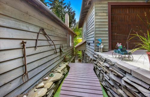 Brinnon House | Rita's Lodge
